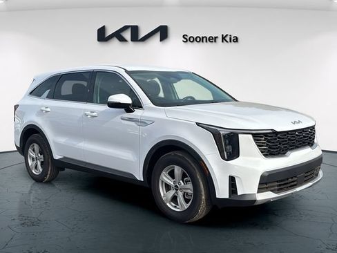 Certified 2026 Kia Sorento LX FWD image 8