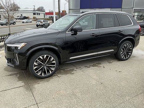 New 2026 Volvo XC90 T8 Plus w/ Protection Package Premier AWD/4WD image 11
