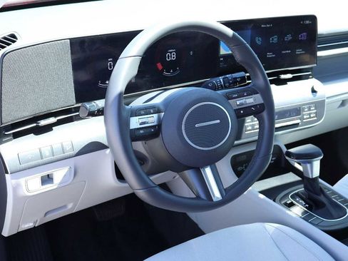 Used 2025 Hyundai Kona SEL AWD/4WD image 2
