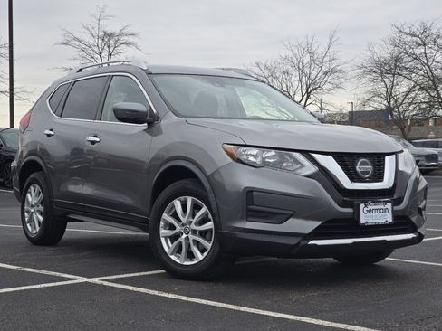 Used 2020 Nissan Rogue SV image 2