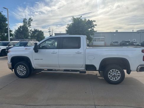 Used 2022 Chevrolet Silverado 2500 LT w/ Convenience Package AWD/4WD image 11