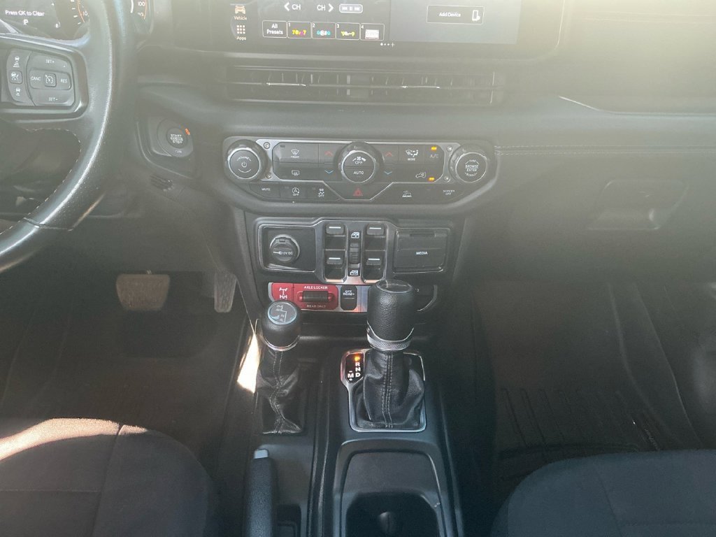 Used 2024 Jeep Gladiator Mojave AWD/4WD image 20