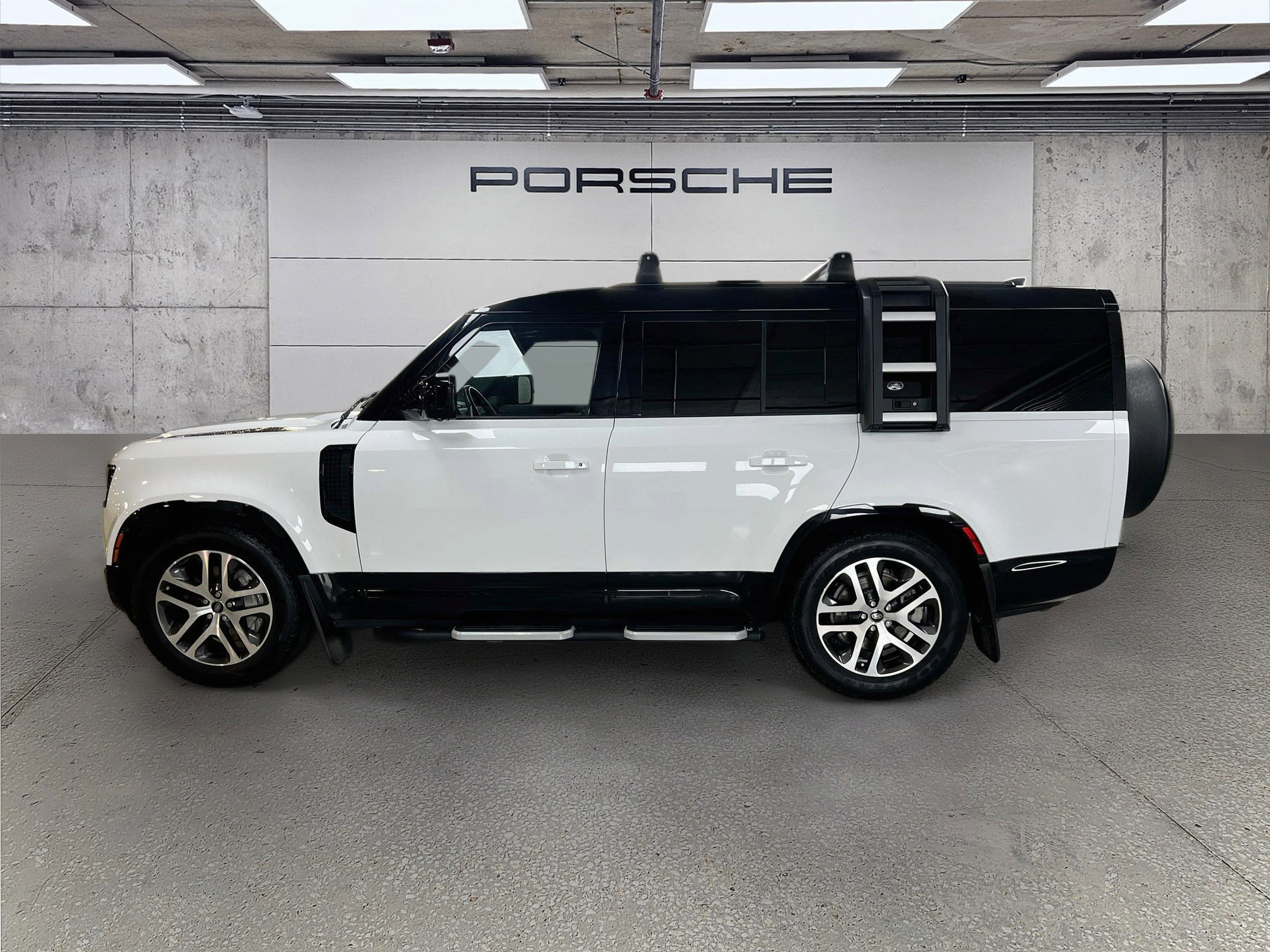 Used 2023 Land Rover Defender 130 X-Dynamic SE AWD/4WD image 2