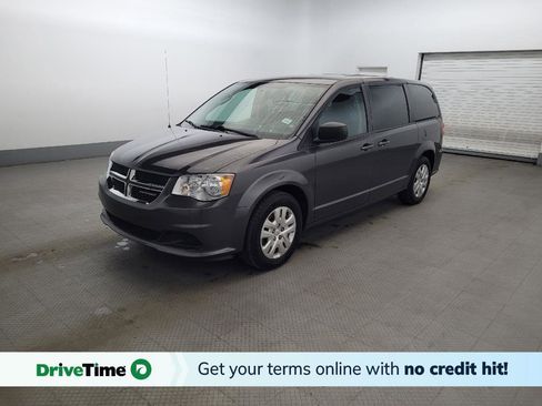 Used 2018 Dodge Grand Caravan SE FWD image 1