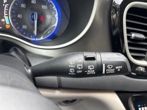 Used 2022 Chrysler Pacifica Touring-L FWD image 56