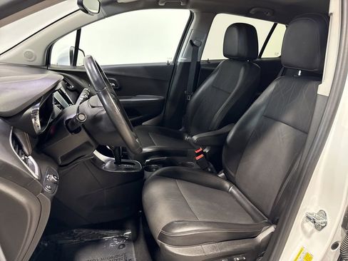 Used 2017 Chevrolet Trax LT w/ LT Convenience Package FWD image 21
