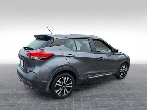 Used 2019 Nissan Kicks SR w/ SR Premium Package FWD image 5