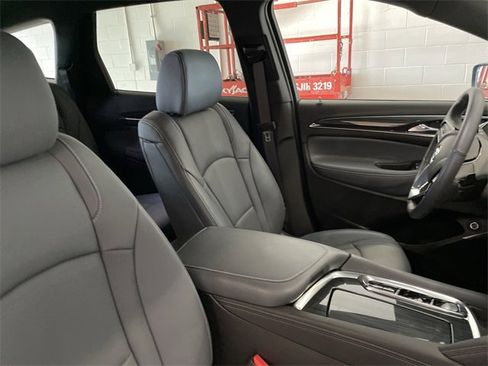 Used 2024 Buick Enclave Premium image 17