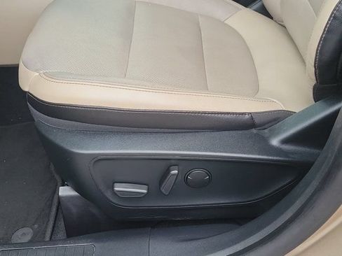 Certified 2020 Ford Escape Titanium FWD image 18