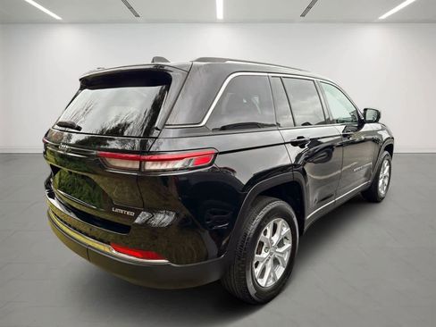 Used 2023 Jeep Grand Cherokee Limited AWD/4WD image 4