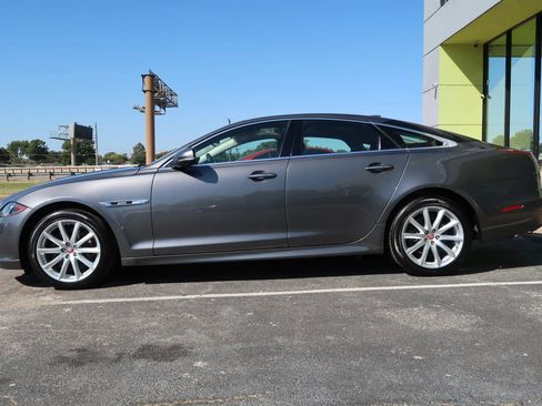 Used 2019 Jaguar XJ R-Sport RWD image 6