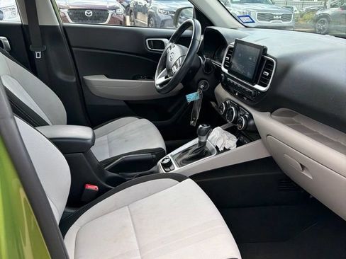 Used 2023 Hyundai Venue SEL FWD image 16