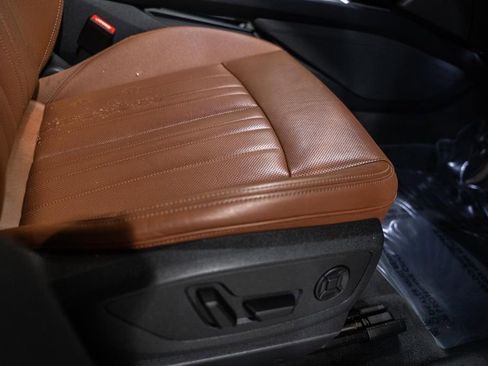 Used 2024 Audi Q8 e-tron Premium Plus image 33