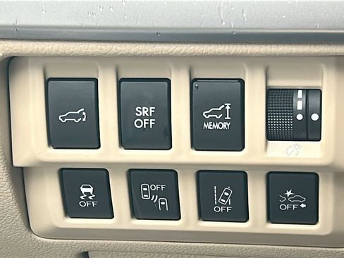 Used 2017 Subaru Outback 3.6R Limited AWD/4WD image 17