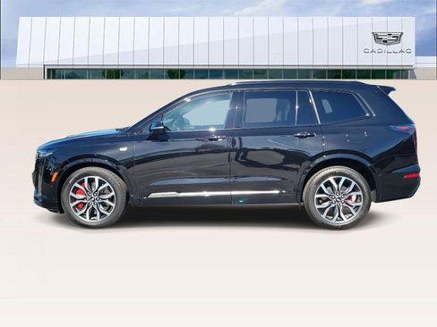 Used 2025 Cadillac XT6 Sport w/ Technology Package image 5