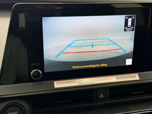 Used 2024 Toyota Prius LE FWD image 20