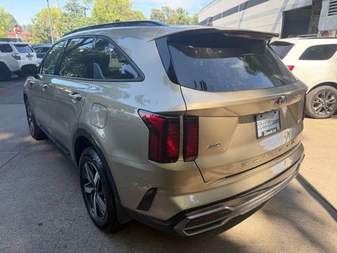 Used 2021 Kia Sorento EX w/ Panoramic Sunroof Package AWD/4WD image 6