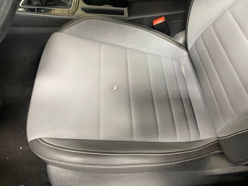Used 2025 Volkswagen Jetta SE FWD image 5