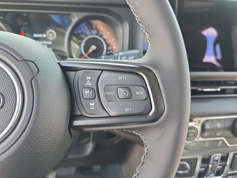 New 2026 Jeep Wrangler Unlimited Rubicon AWD/4WD image 17