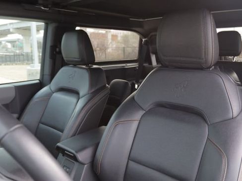 Used 2023 Ford Bronco Badlands image 10