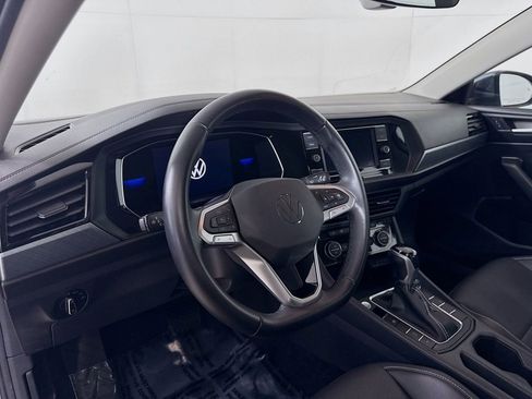 Certified 2022 Volkswagen Jetta SE FWD image 4