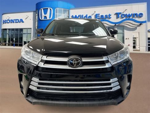 Used 2019 Toyota Highlander XLE image 3