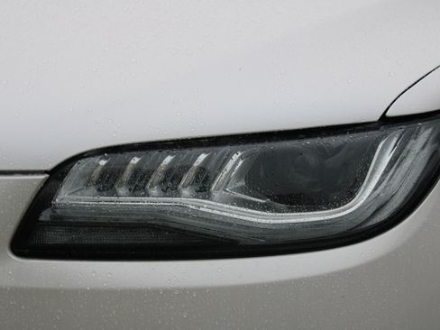 Used 2020 Lincoln MKZ image 54