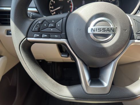 Used 2022 Nissan Altima 2.5 SV FWD image 19