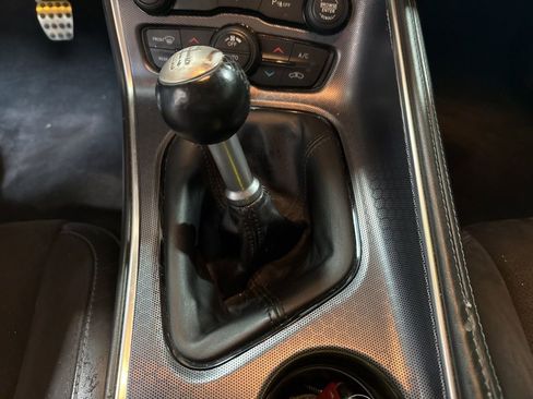 Used 2016 Dodge Challenger R/T Scat Pack w/ Leather Interior Group image 18