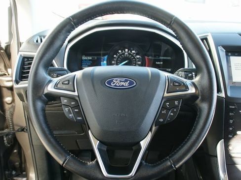Used 2019 Ford Edge Titanium image 18