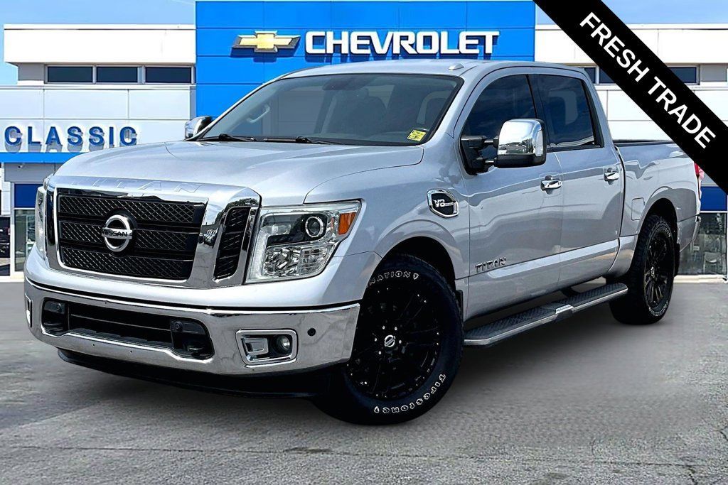 Used 2017 Nissan Titan SL w/ SL Towing Convenience Package RWD image 2