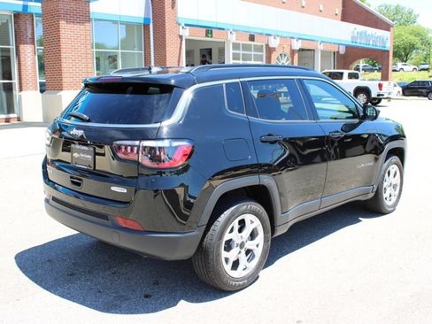 Used 2025 Jeep Compass Latitude AWD/4WD image 28