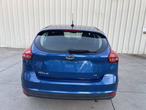 Used 2018 Ford Focus SE w/ Cold Weather Package FWD image 4