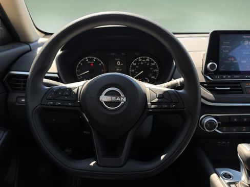 Certified 2025 Nissan Altima 2.5 S FWD image 9