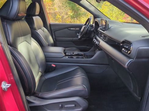 Used 2023 Honda Pilot TrailSport image 29