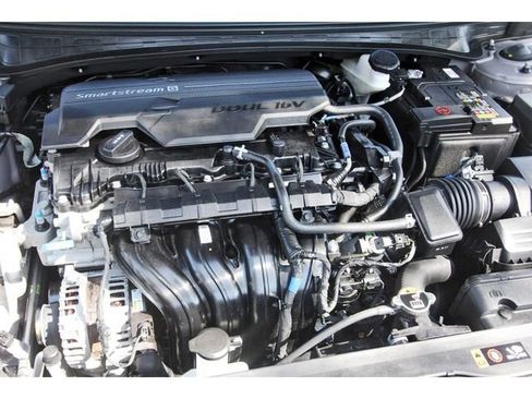 Used 2025 Hyundai Elantra SEL FWD image 32