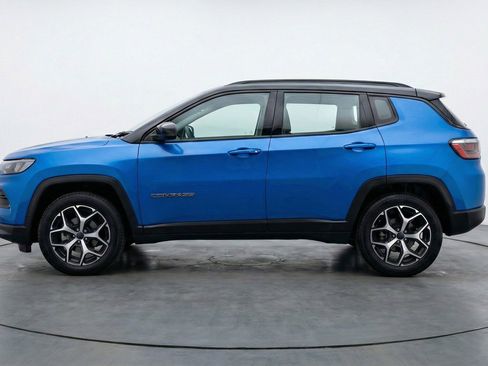 Used 2025 Jeep Compass Limited image 5