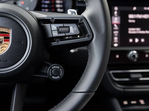 Certified 2026 Porsche Macan S AWD/4WD image 16