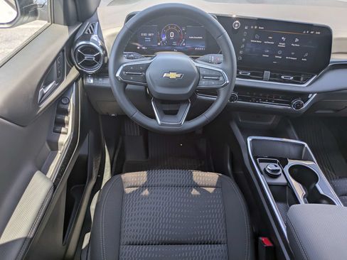 New 2026 Chevrolet Equinox LT w/ Safety and Technology Package FWD image 4