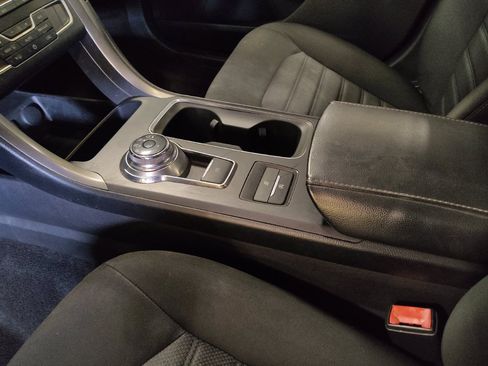 Used 2020 Ford Fusion SE FWD image 26