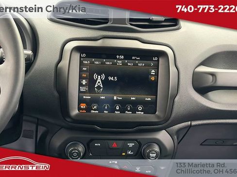 Used 2023 Jeep Renegade Latitude AWD/4WD image 9