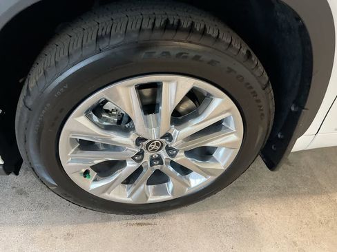 New 2026 Toyota Highlander Limited AWD/4WD image 10