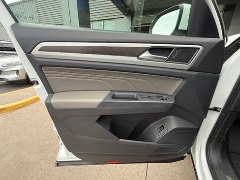 Used 2021 Volkswagen Atlas SE w/ Panoramic Sunroof Package FWD image 12