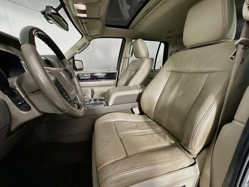 Used 2016 Lincoln Navigator Select RWD image 12