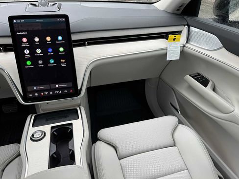 New 2025 Volvo EX90 Ultra w/ Protection Package Premier image 19