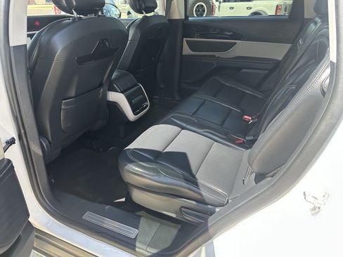 Used 2024 Lincoln Nautilus Premier AWD/4WD image 8