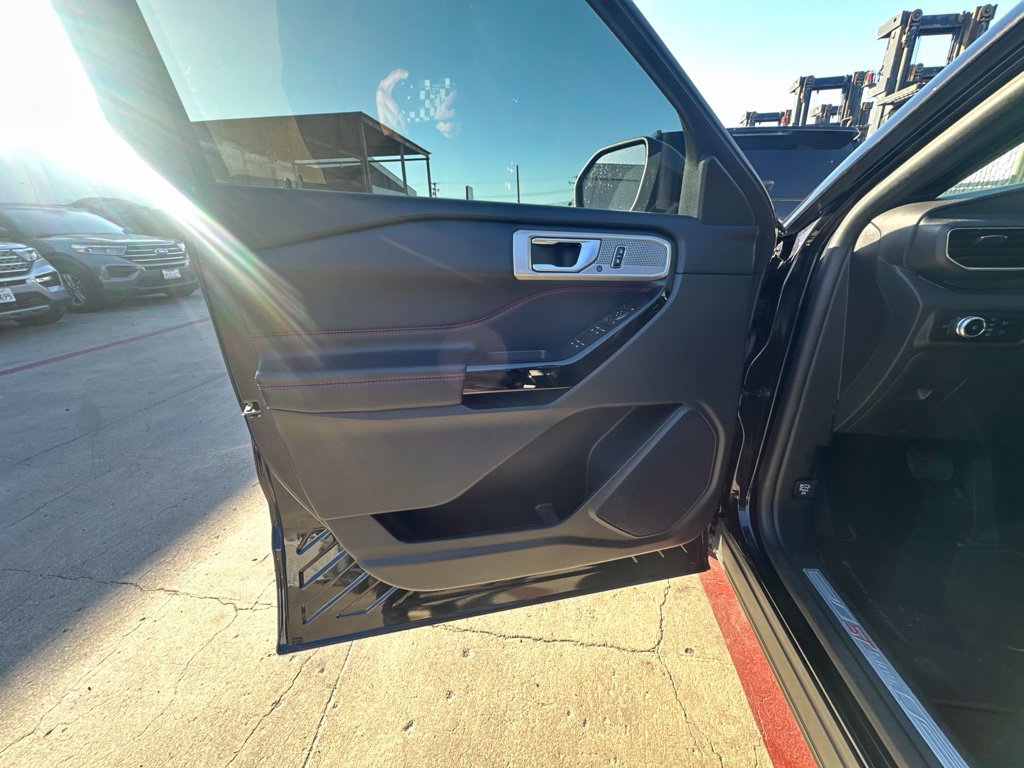 Used 2023 Ford Explorer ST-Line w/ Class IV Trailer Tow Package RWD image 14
