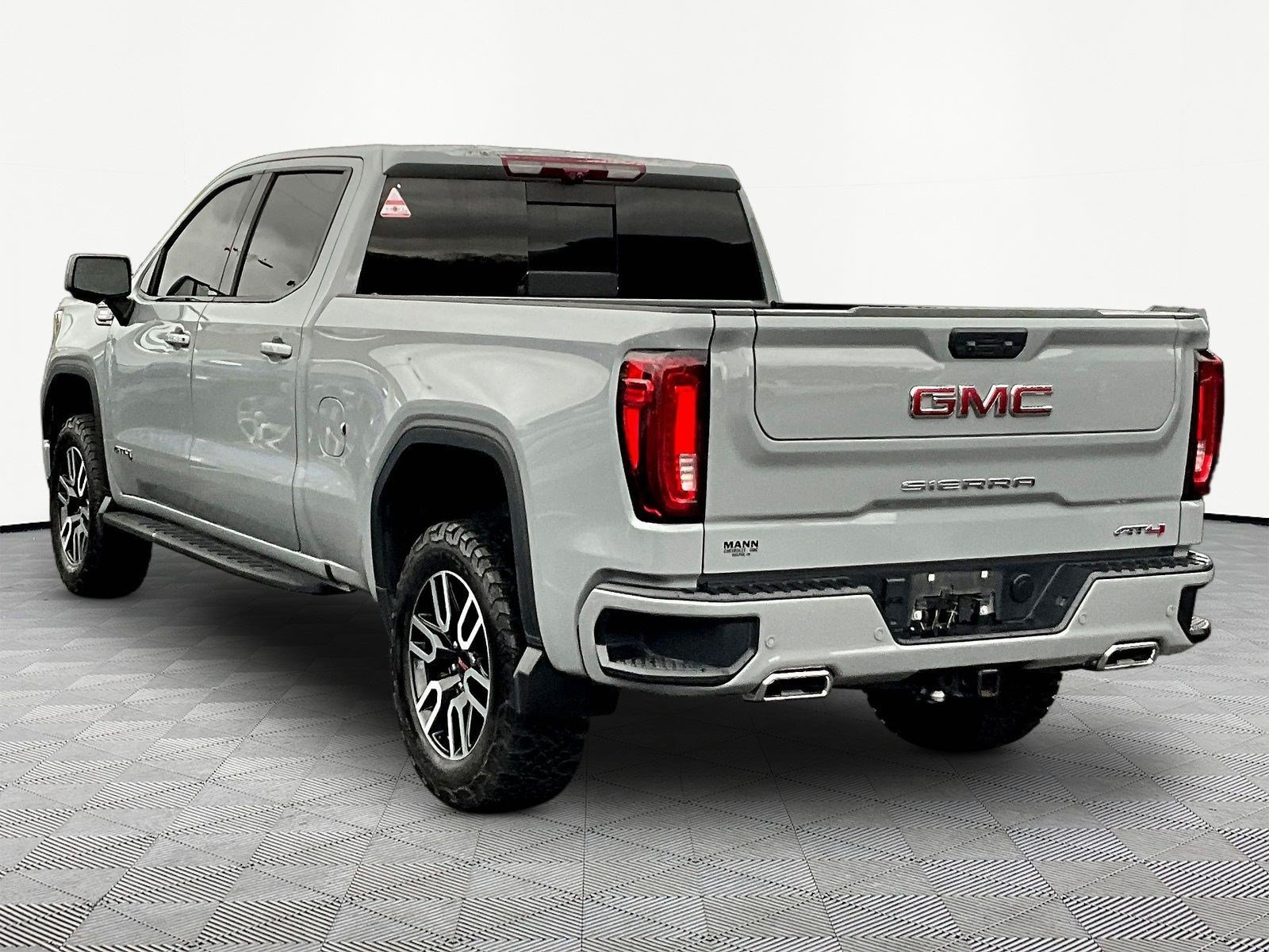 Used 2025 GMC Sierra 1500 AT4 w/ AT4 Premium Package AWD/4WD image 4