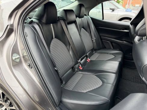 Used 2020 Toyota Camry SE FWD image 11