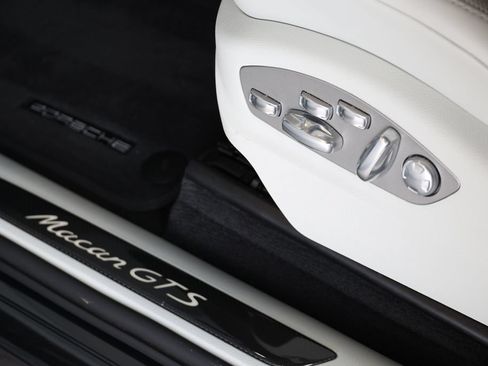 Certified 2025 Porsche Macan GTS AWD/4WD image 46